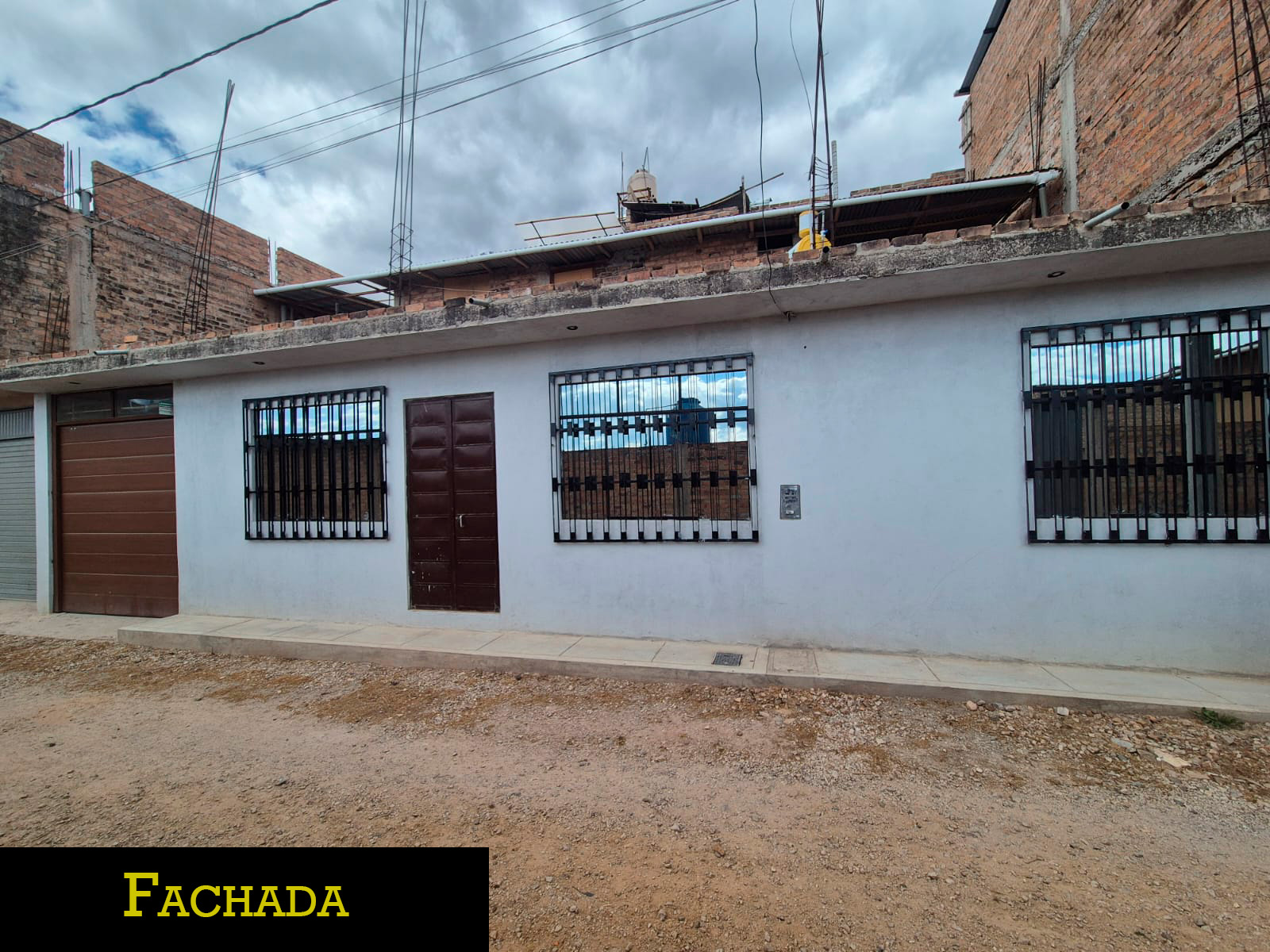 Fachada principal de la propiedad